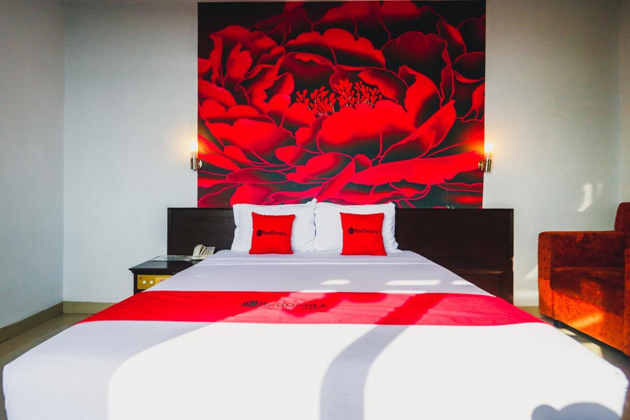 Reddoorz Plus Near Mall Ratu Indah 2 Makassar Exterior foto